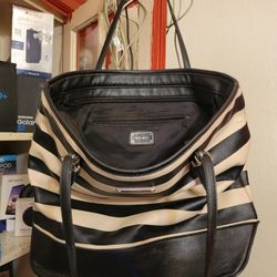 Nice Larger PURSEin Good Condition.