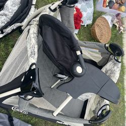 Graco Pack N Play With Bassinet And Changing Table 