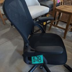 Black Mesh Office Chair 