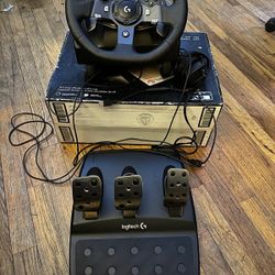 Logitech G920 Driving Force Racing Wheel and Floor Pedals, Real Force Feedback, Stainless Steel Padd