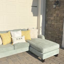 Rooms To Go - Sectional Sofa 