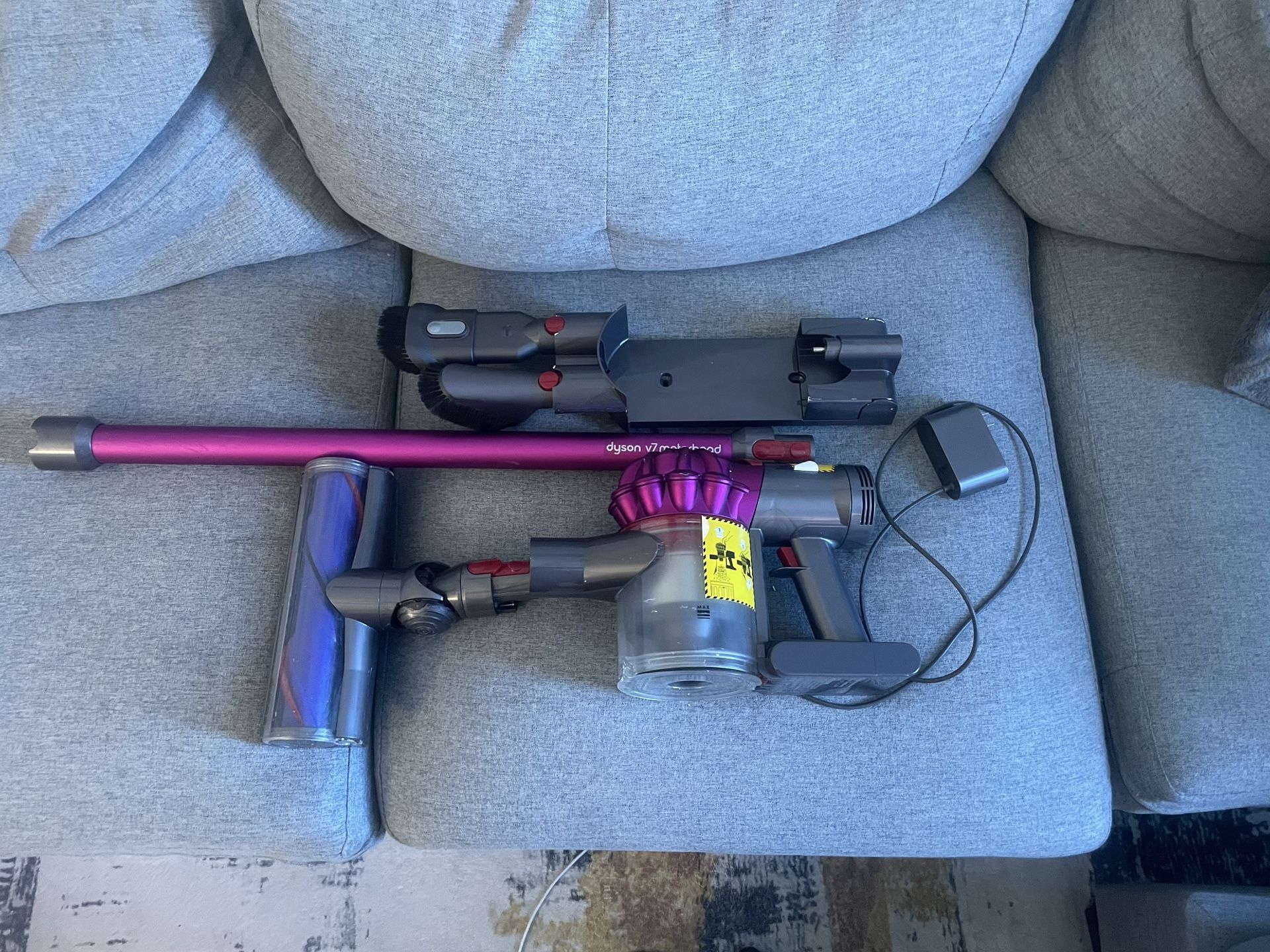 Dyson V7 Vacuum 