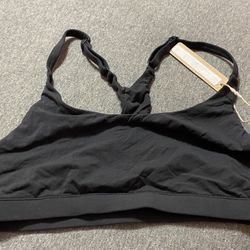 black sports bra with adjustable straps