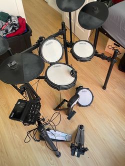Simmons SD600 Electronic Drum Kit - No Kick Pedal - $200