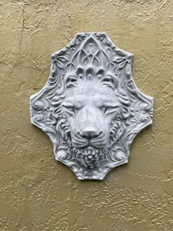 Lion Head Plaque Wall Garden Art