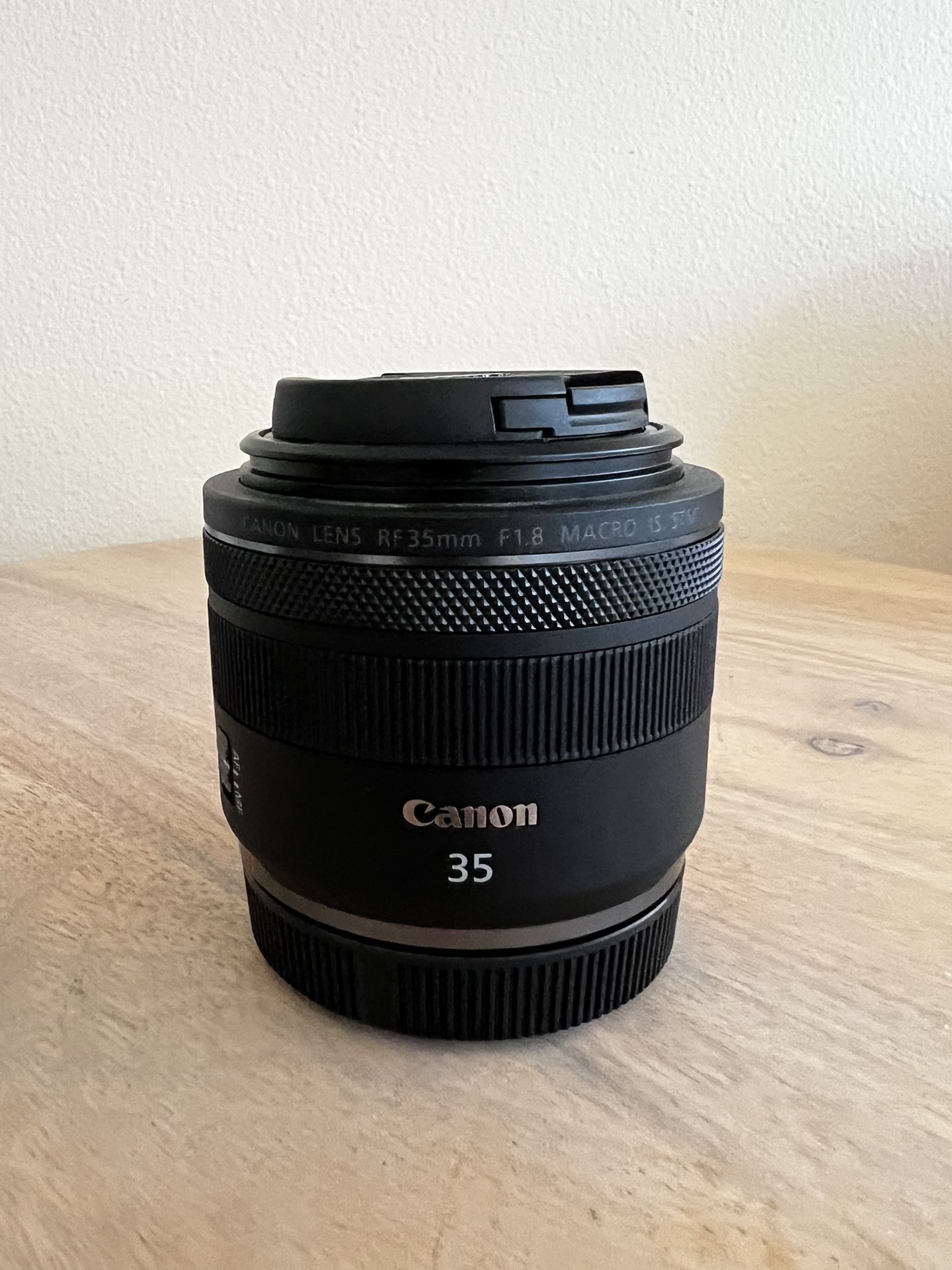 Canon RF 35mm F1.8 Macro IS STM