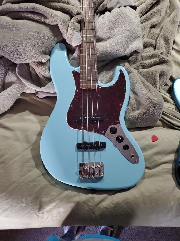 Squier Jazz Bass