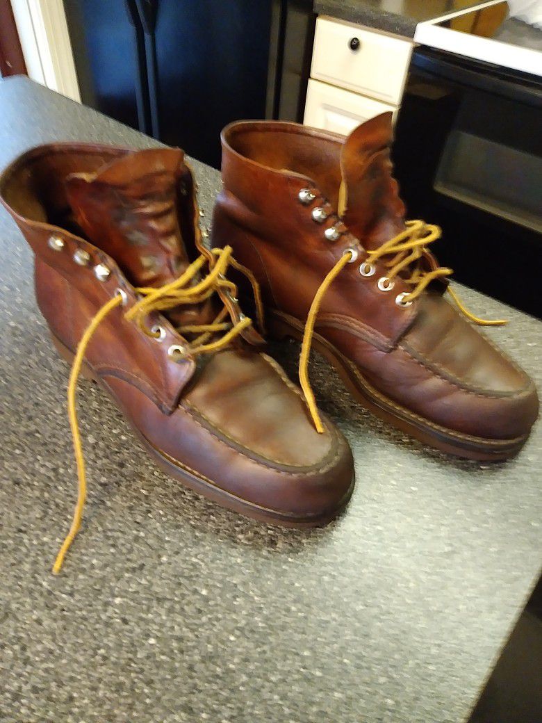 VINTAGE   RED WING  WALKING BOOTS. SUPER SOLES. SIZE. 10.5