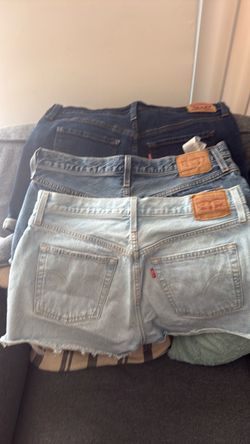 Levi’s short shorts size 32 women’s