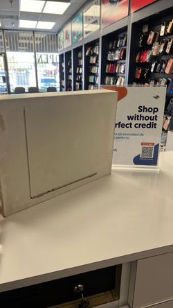 MacBook Air with Apple M2 chip 8ram 512gb