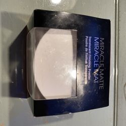 New~Flower Beauty~Translucent Finishing Powder w/puff~0.28 oz 