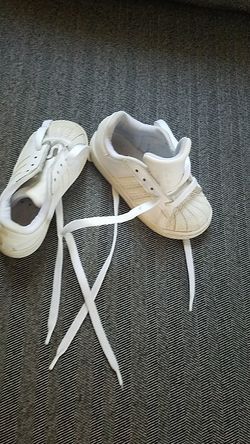 Lil boys Adidas beige and white size 8.5
