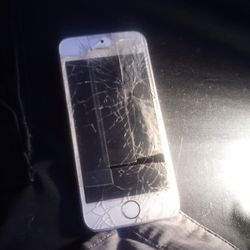 iPhone 5,cracked screen