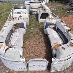 22’ Suntracker rails Seats Helm 