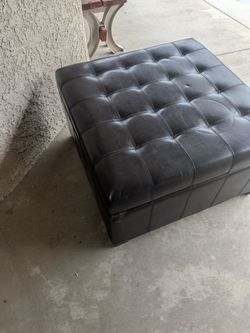 Free storage ottoman