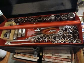 HEAVY DUTY SIMMONDS TOOLBOX  WITH TOOLS