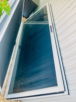 Sliding glass doors set with screen