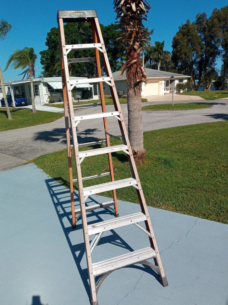 Husky 8 Foot Fiberglass Step Ladder