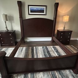 Complete Dark Wood 4-Poster Bedroom Set (Bed, Dresser, Nightstands, Lamps & Rug!)