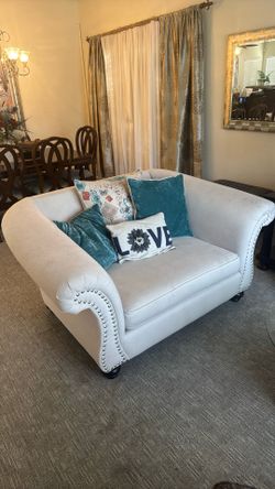 2 Love Seat