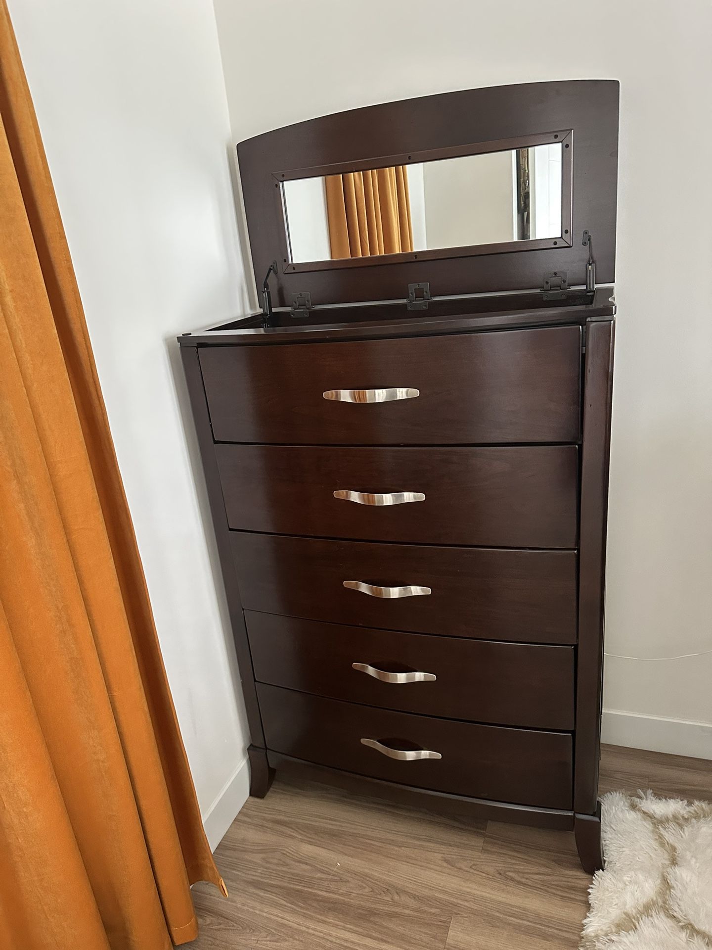 4 Piece Dresser Set