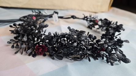 Black flower wreath headband