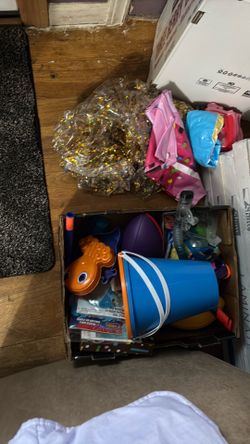 Beach stuff & float items