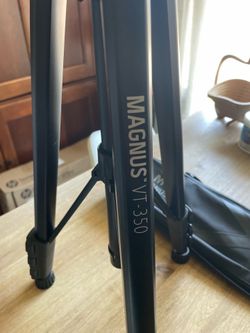 Magnus Video Tripod- VT-350 &carrying case