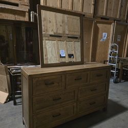 Dresser With Mirror
