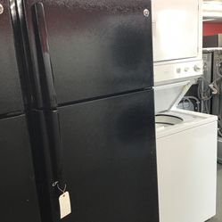 GE 16 Cu Ft Top And Bottom Fridge. 1 year Warranty 