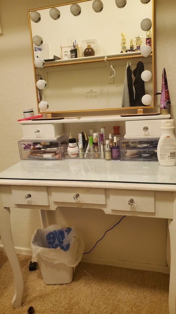 White Makeup Vanity With Mirror