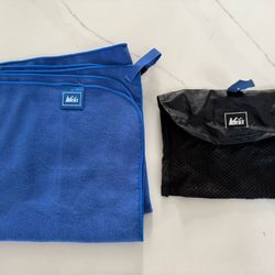 REI Backpacking Towel & Carry Case