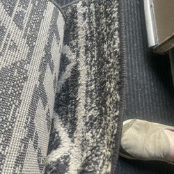 Carpet 8’x10’ Like New No Stains