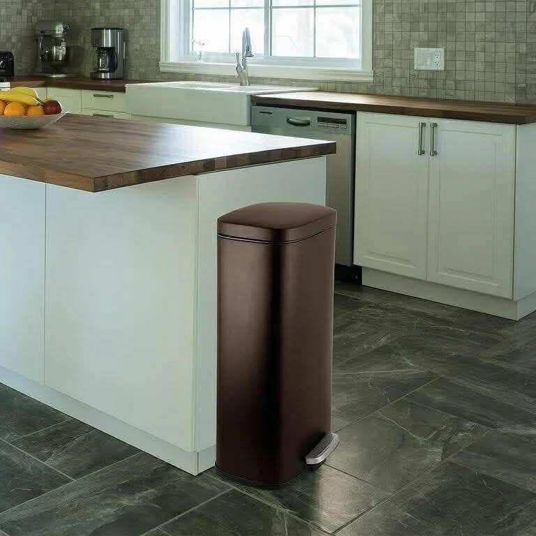 8 Gallon Step on Trash Can, Stainless Steel Kitchen Garbage Fingerprint-Proof, Brown