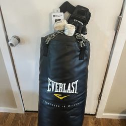 Everlast Punching Bag With Stand And Speed Bag Attachment