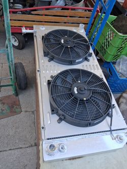 ALUMINUM  RADIATOR WITH SHROUT  AND FANS!! NEW!! 150$