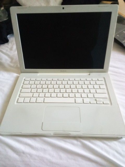 Apple MacBook Laptop