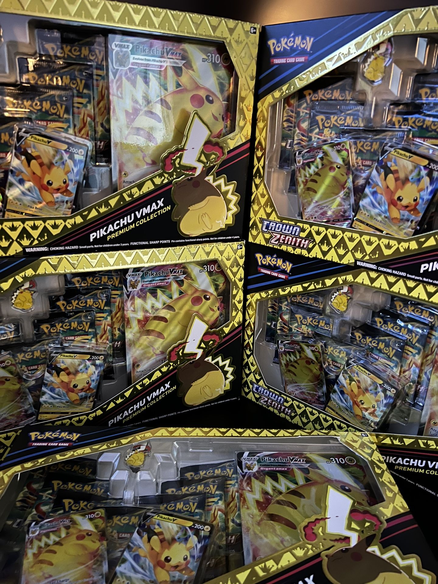 PIKACHU VMAX PREMIUM COLLECTION