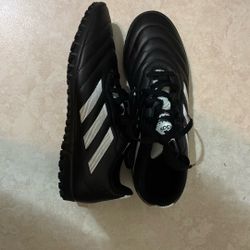 Adidas Size 7 Turf soccer shoes (wore twice)