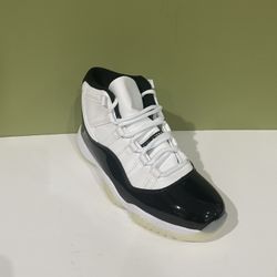 Air Jordan 11 Retro Black/white