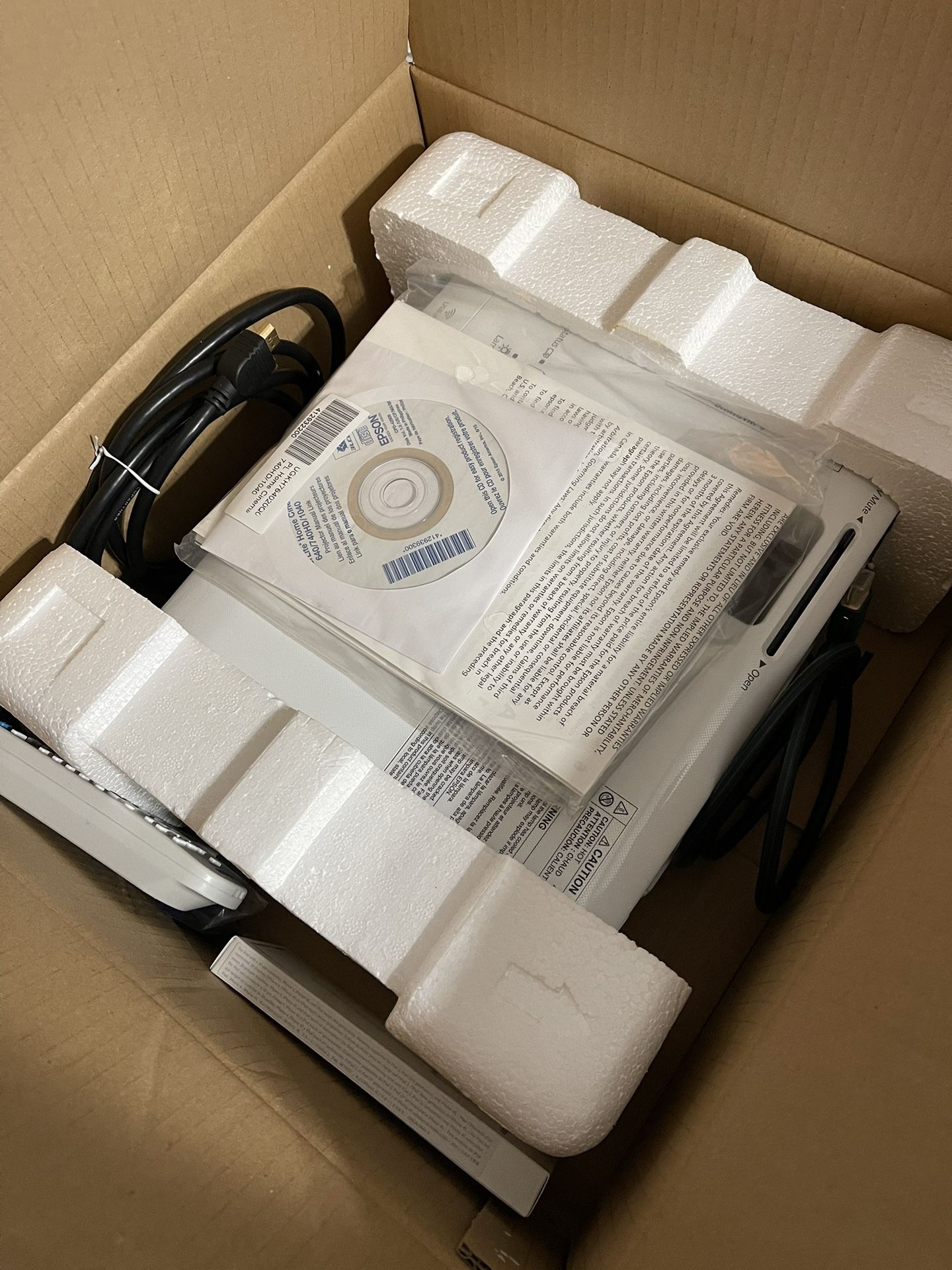 Epson Powerlite Home Cinema 1040 Projector “BRAND NEW”