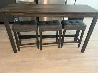 Kitchen island and stools