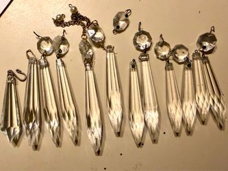 Set a 12 antique chandelier crystals