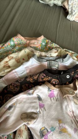 Newborn zippies Burts Bees bundle (5)
