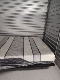 Serta I-series King Matress with Adjustable base