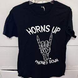 Womens Size Medium T-shirt 