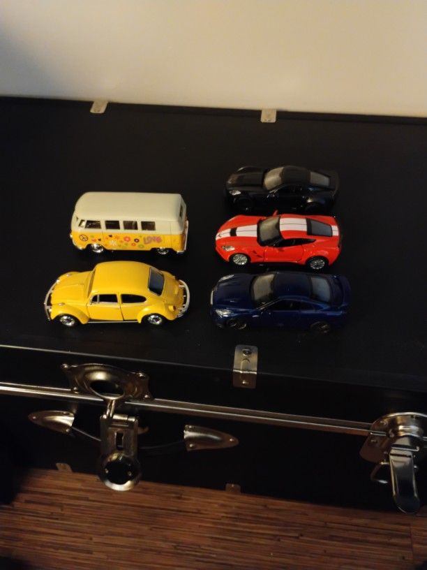 Díe Cast Cars With Rubber Wheels