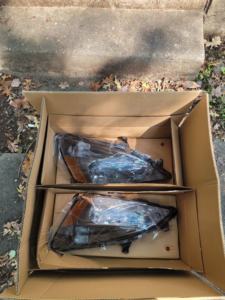 03-07 Accord Headlight Caseings