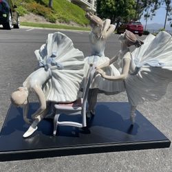 Lladro Backstage Ballet Figurine 