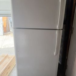 Frigidaire refrigerator w/freezer